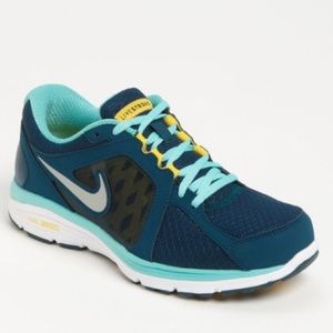 NIKE Dual Fusion Livestrong